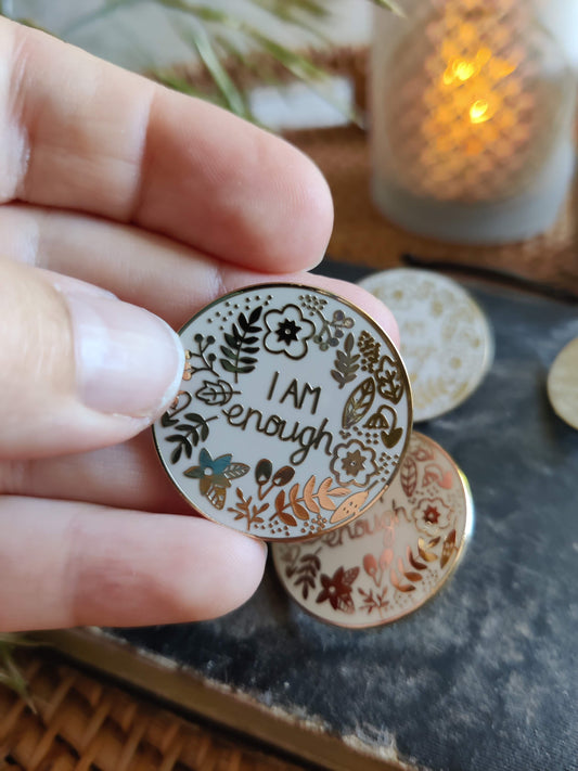 Emaille-Pin „I am enough“ – Dein tägliches Statement für Selbstliebe
