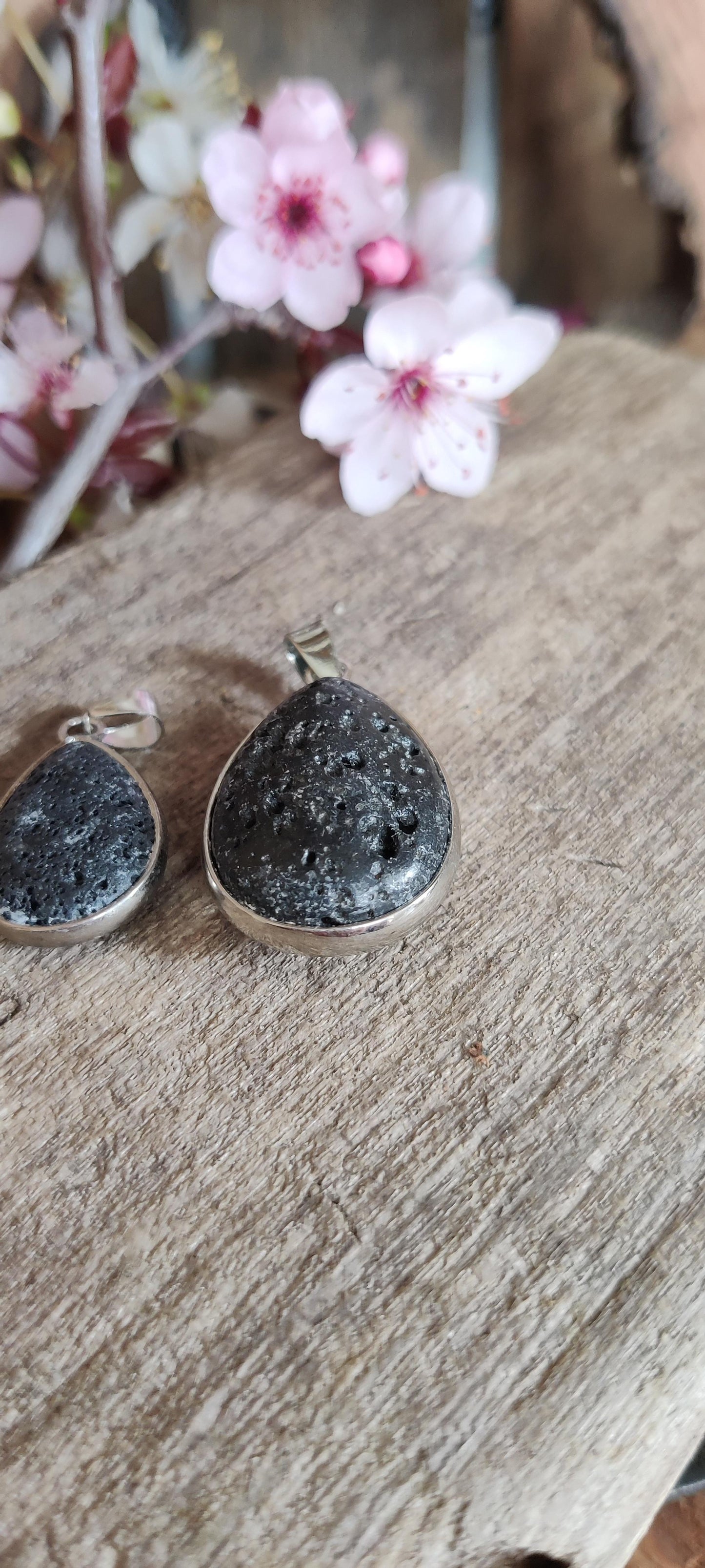 Lavastein-Anhänger – Herz, Tropfen oder Oval – Schmuck & natürlicher Diffuser in einem