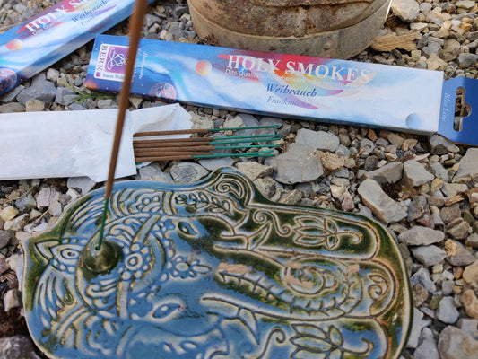Räucherstäbchen: Weihrauch - edler, handgerollte Duft mit Tiefe