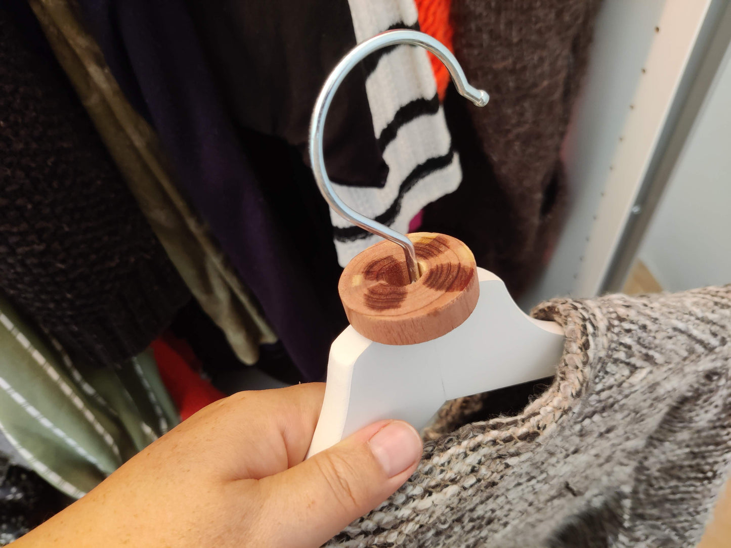 WoodFresh – Der natürliche Lufterfrischer für deinen Kleiderschrank