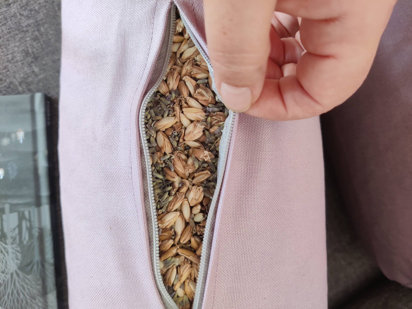 Nackenrollen mit Bio-Dinkelspelz von Herbalind - Sanfte Entspannung für Nacken und Seele