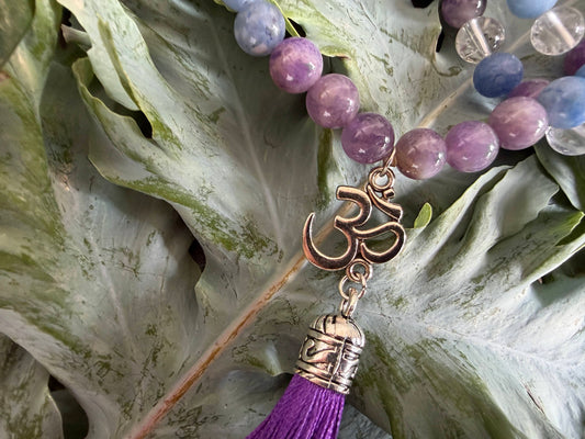 Mala-Kette mit Amethyst, Aventurin & Bergkristall und OM-Symbol