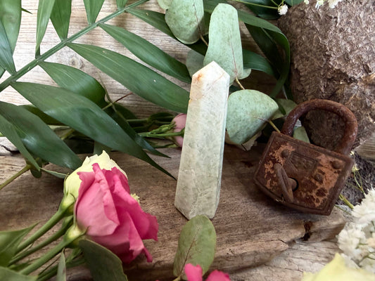 Aquamarin Obelisk – Bring Klarheit und Harmonie in dein Leben