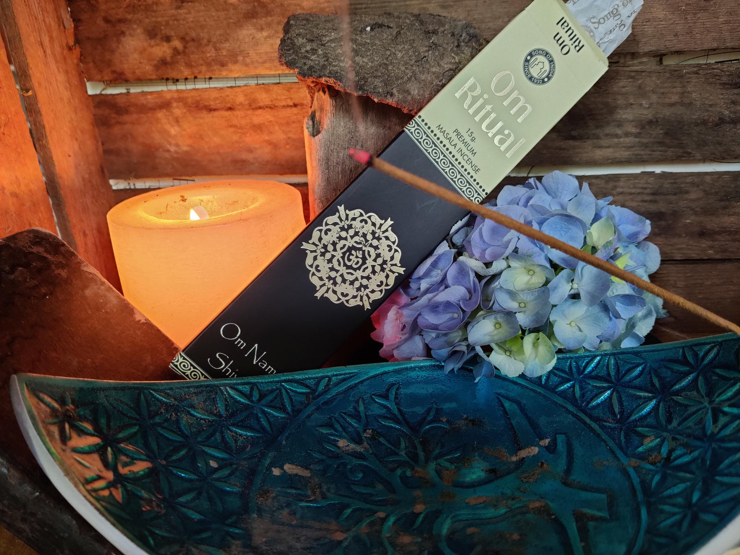 Räucherstäbchen: Om Ritual