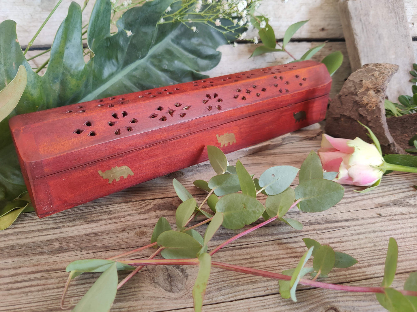 Räucherstäbchenhalter – Holzbox mit Elefanten