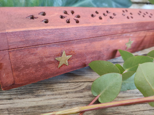 Räucherstäbchenhalter – Holzbox mit Sternen