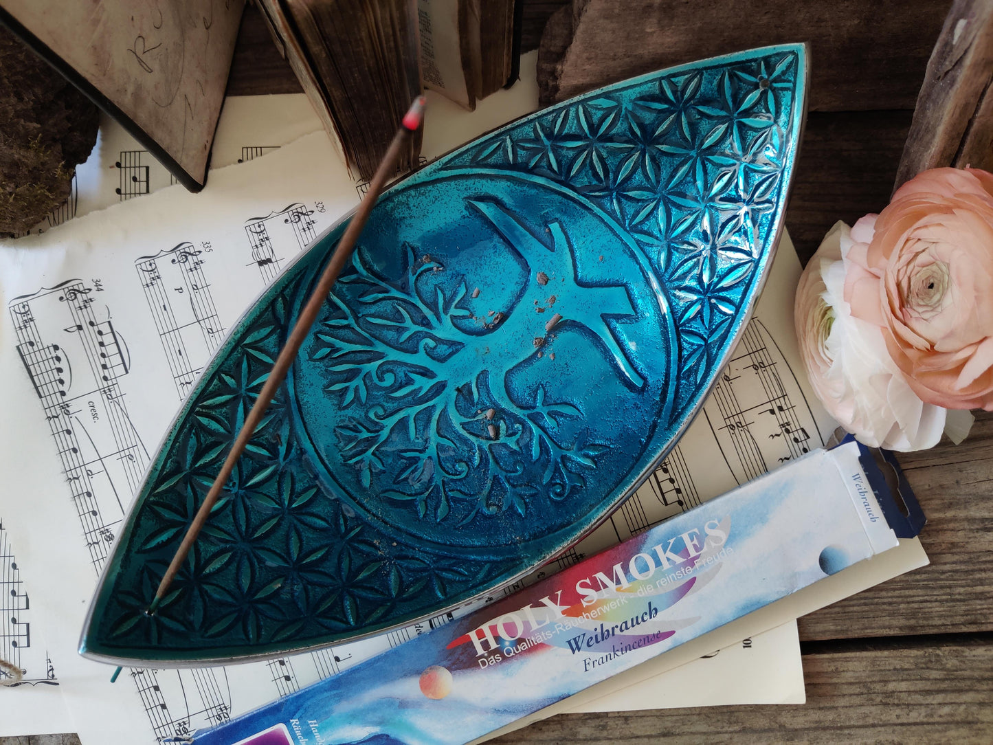 Räucherstäbchen: Weihrauch - edler, handgerollte Duft mit Tiefe