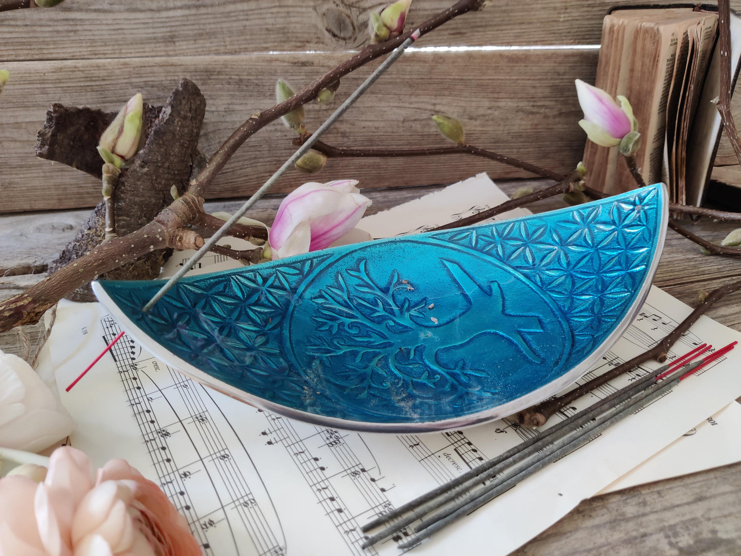 Räucherschale mit Lebensblume in Türkis – Schiffchenhalter mit mystischem Flair
