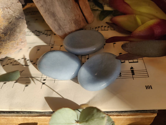 Sorgenstein Angelit - Trost und Daumensteine zur Beruhigung