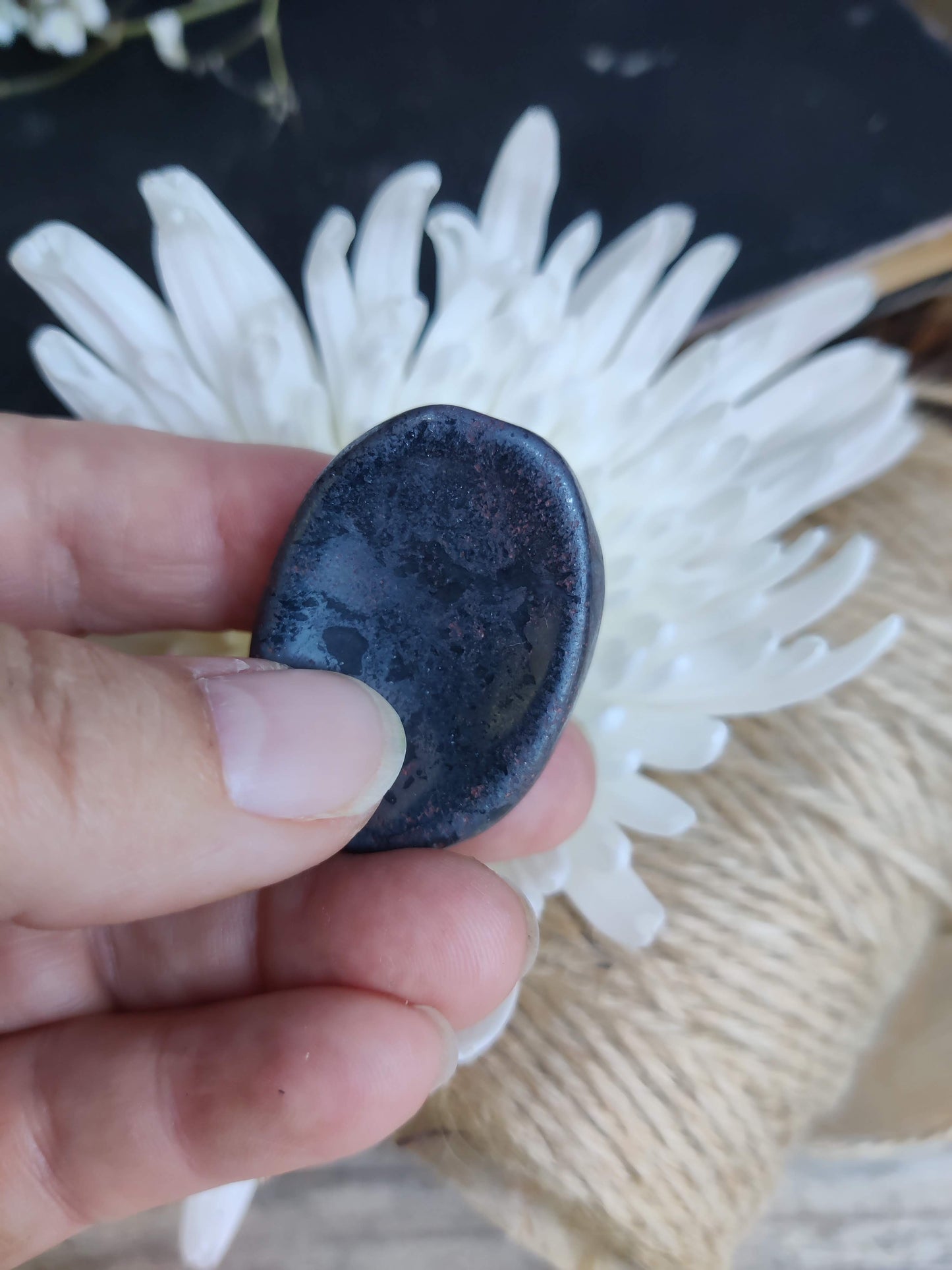 Sorgenstein aus Hämatit- Trost und Daumensteine zur Beruhigung