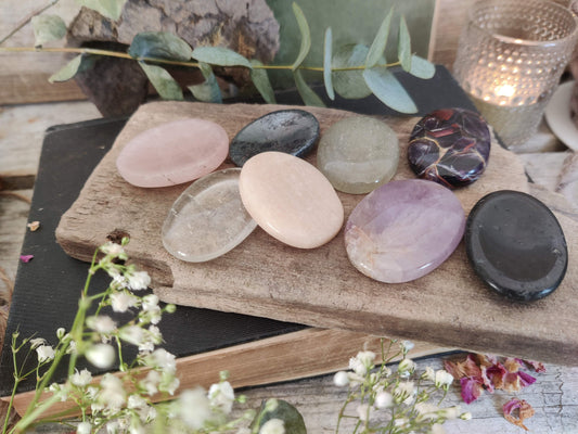 Sorgenstein aus Rosenquarz - Trost und Daumensteine zur Beruhigung