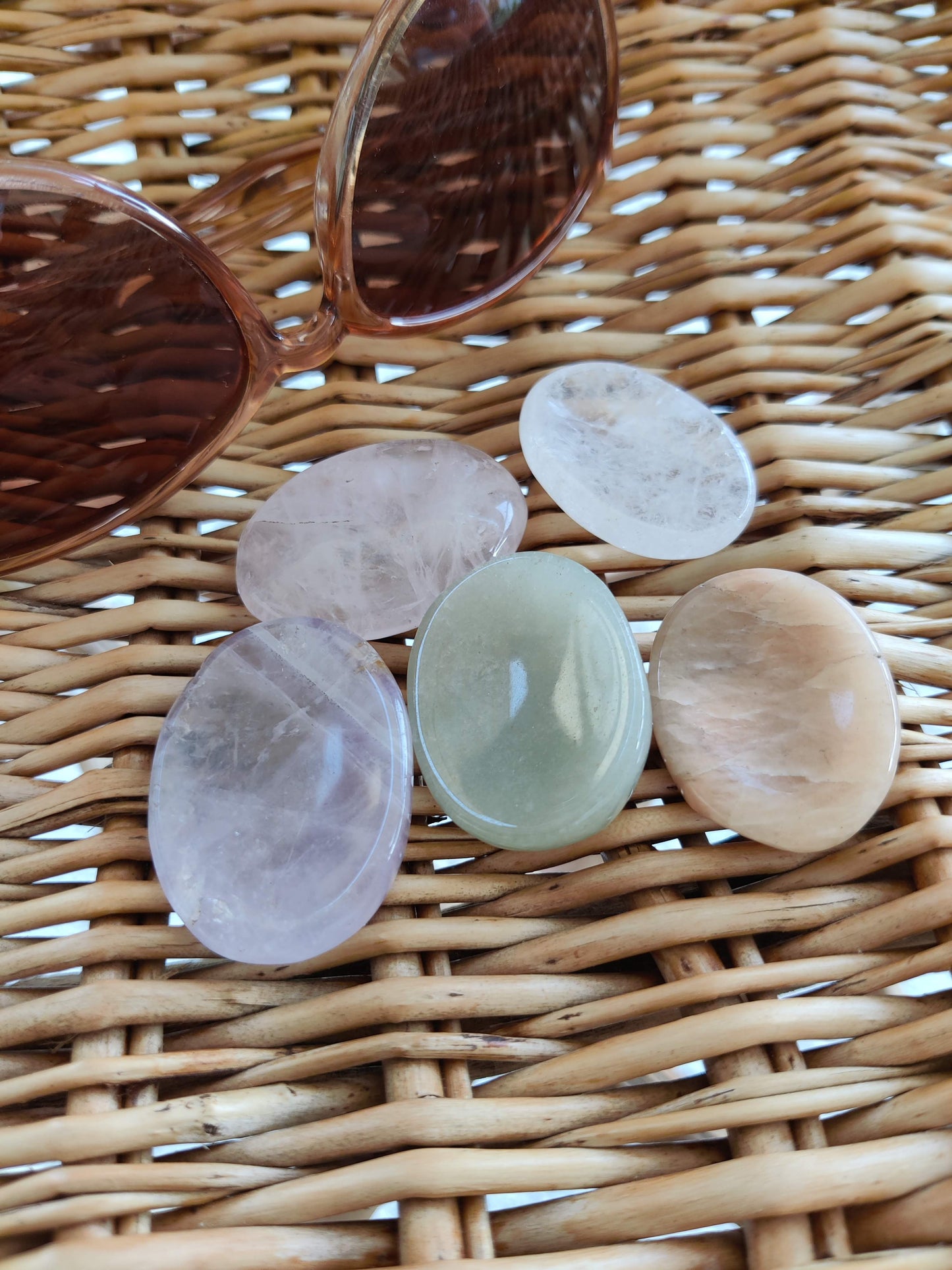 Sorgenstein aus Rosenquarz - Trost und Daumensteine zur Beruhigung