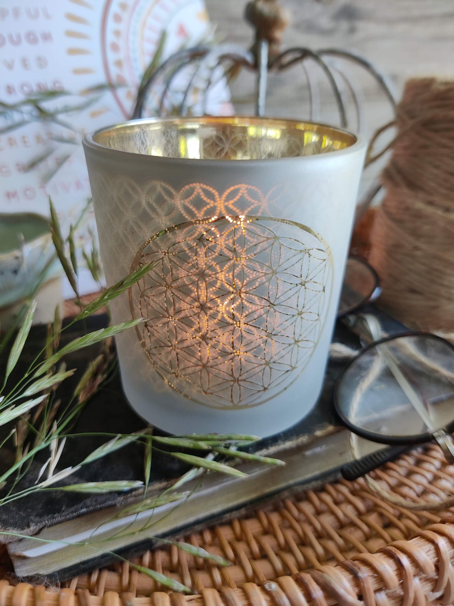 Sacred Glow – Teelichtglas mit der Blume des Lebens