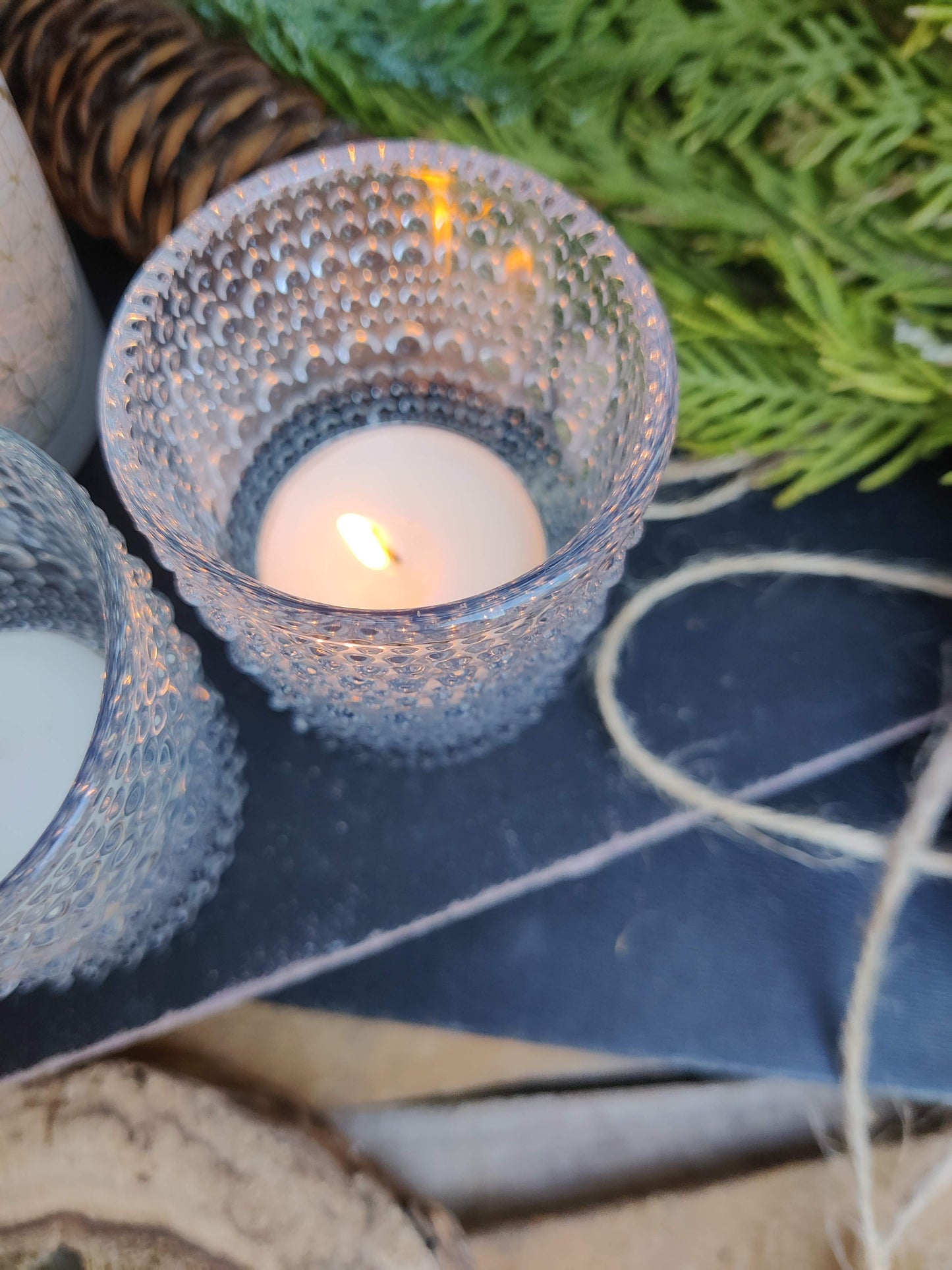 Lichtperle – eleganter Teelichthalter aus Glas in Perlenoptik