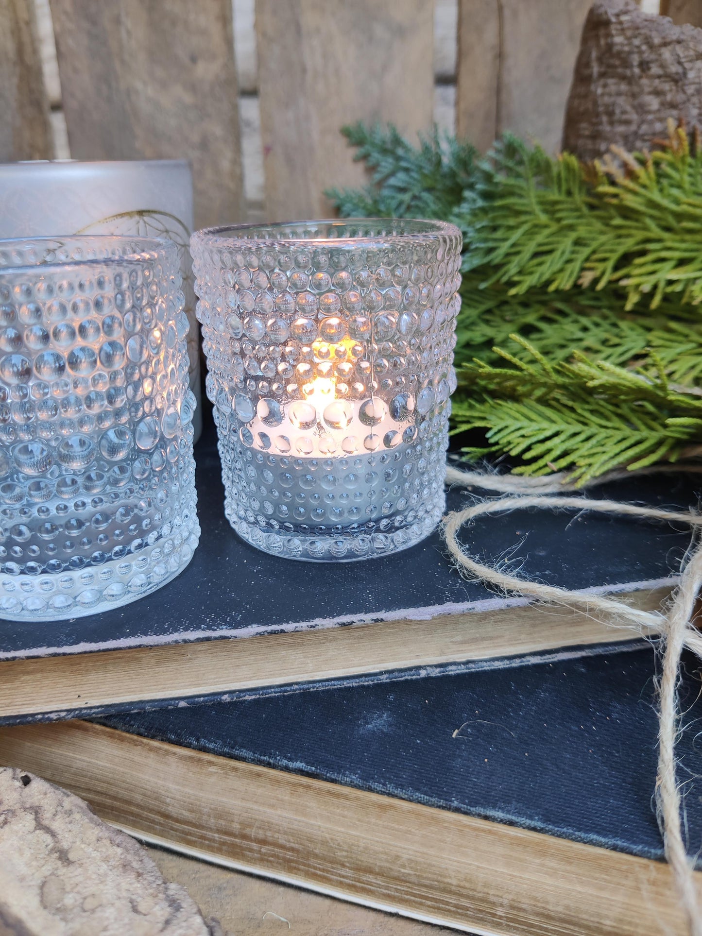 Lichtperle – eleganter Teelichthalter aus Glas in Perlenoptik