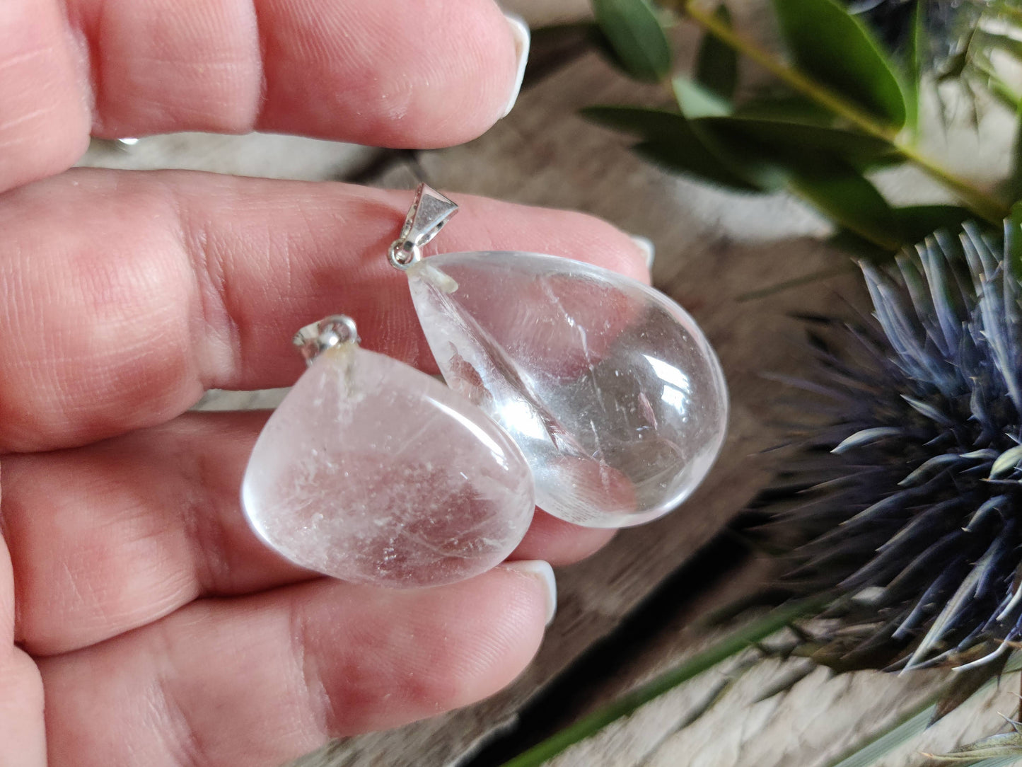 Edelsteinanhänger Bergkristall in Tropfenform – Klarheit & Energie