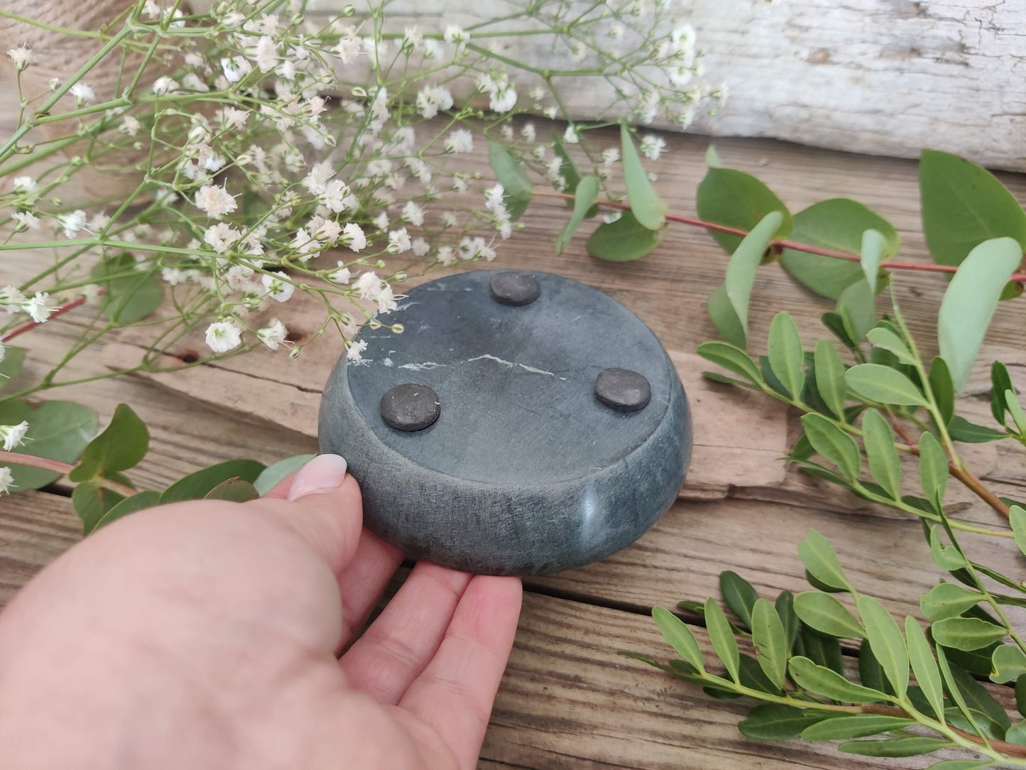 Kerzenuntersetzer Soluna aus Speckstein, rund und grau