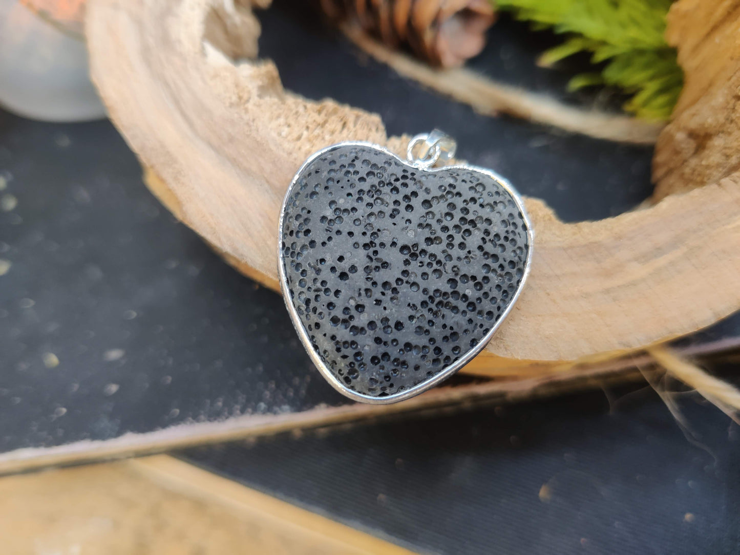 Lavastein-Anhänger – Herz, Tropfen oder Oval – Schmuck & natürlicher Diffuser in einem