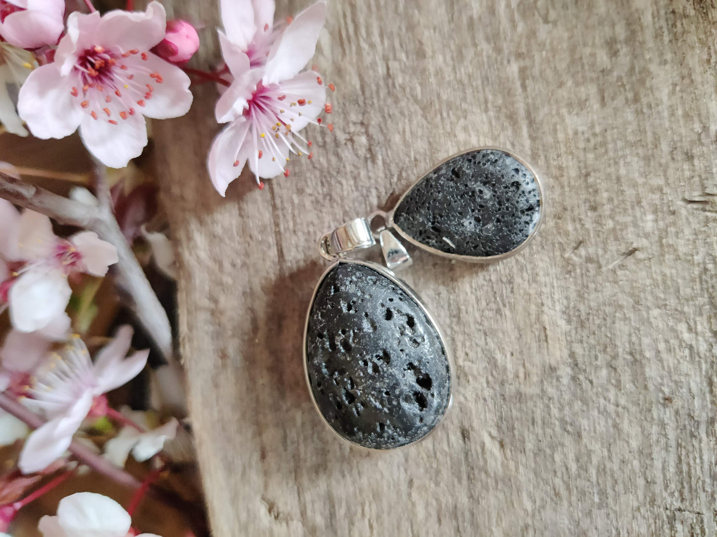 Lavastein-Anhänger – Herz, Tropfen oder Oval – Schmuck & natürlicher Diffuser in einem