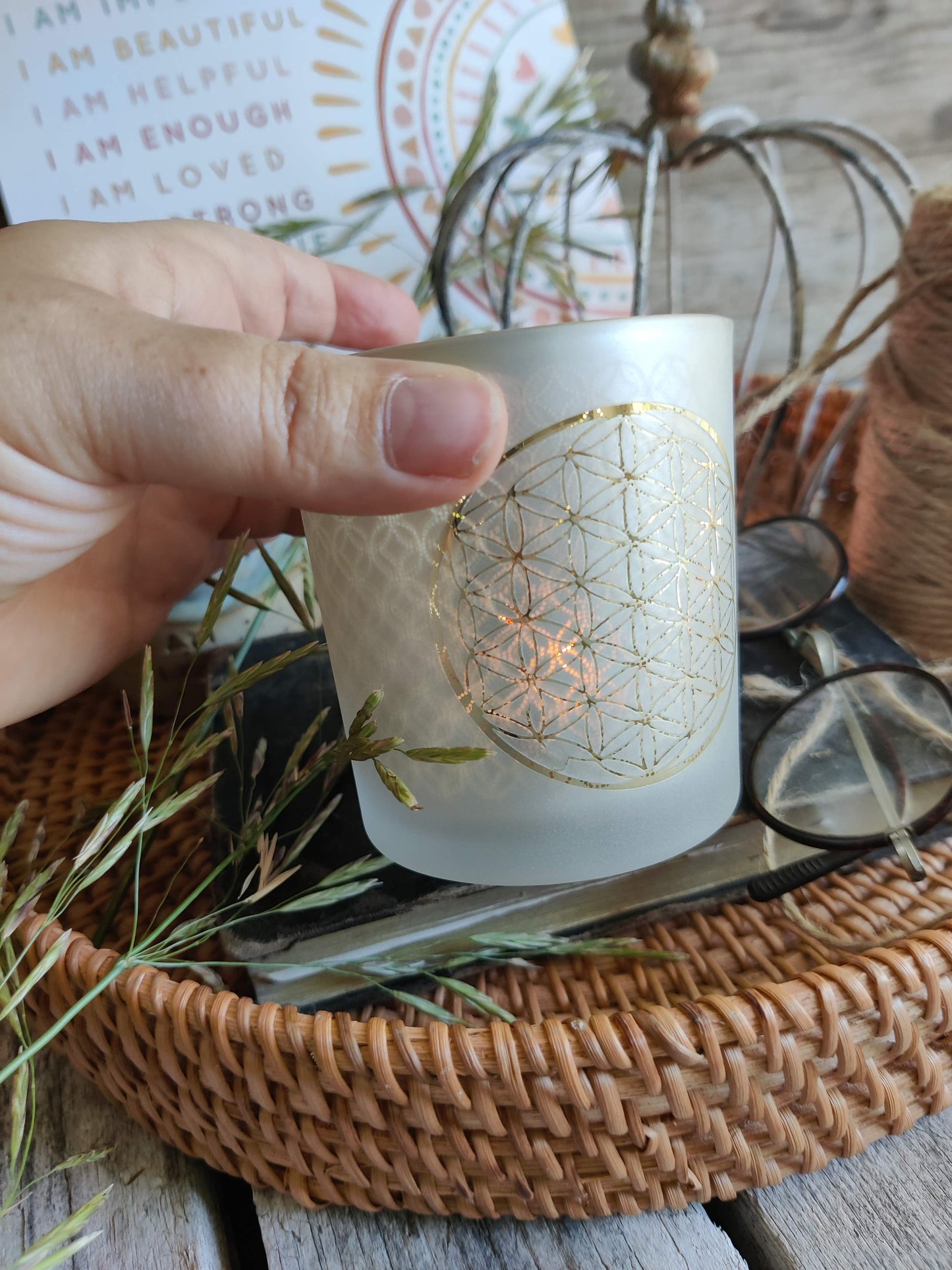 Sacred Glow – Teelichtglas mit der Blume des Lebens