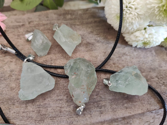 Grüner Fluorit Anhänger - Harmonie für Herz & Geist