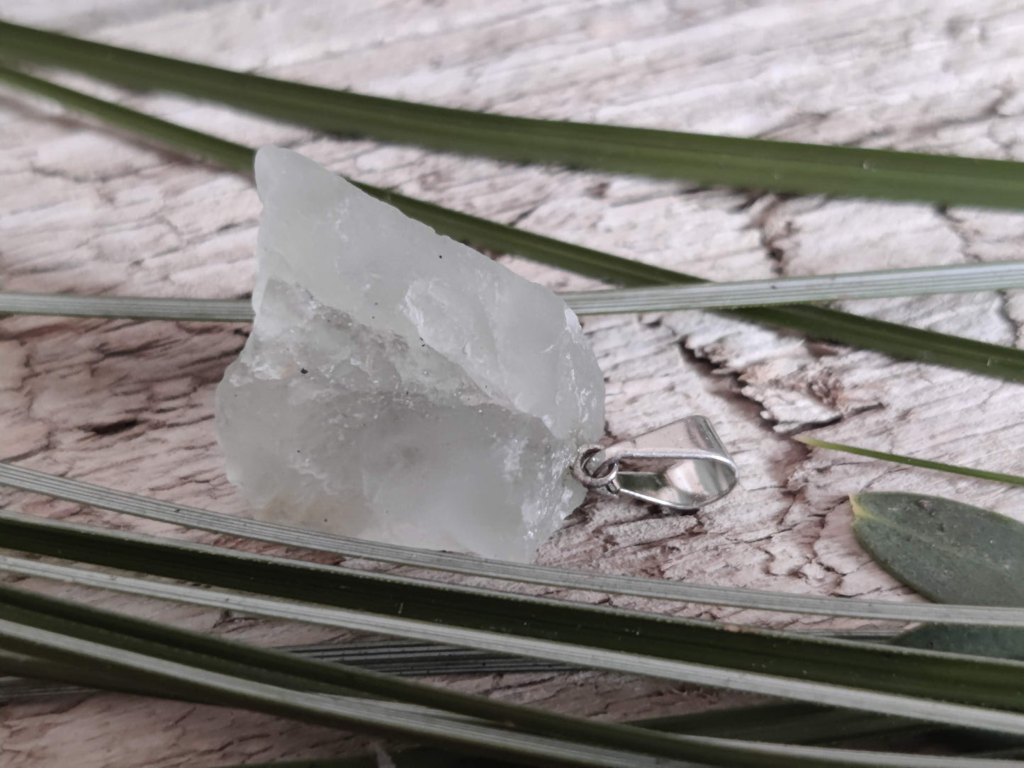 Grüner Fluorit Anhänger - Harmonie für Herz & Geist