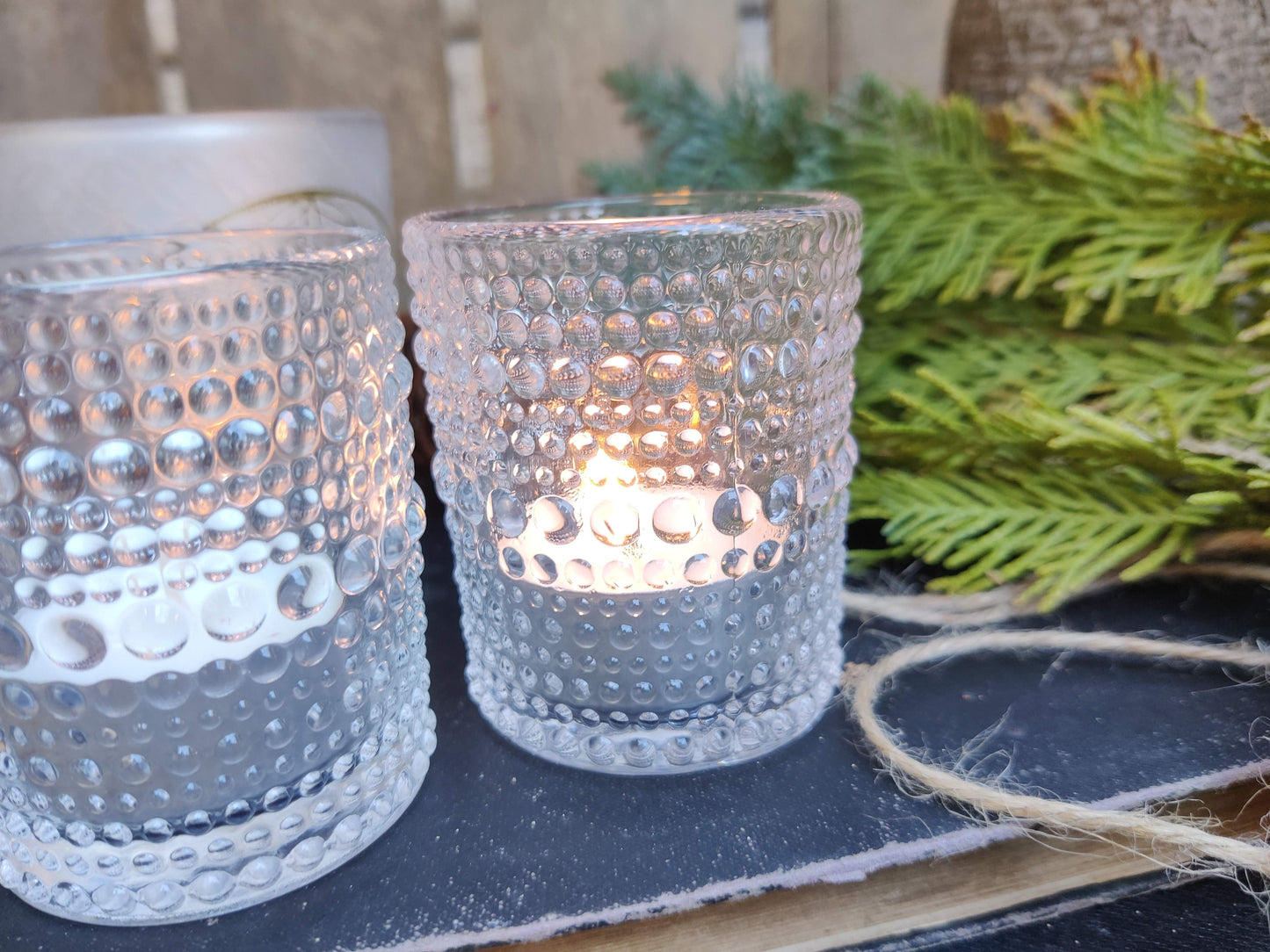 Lichtperle – eleganter Teelichthalter aus Glas in Perlenoptik