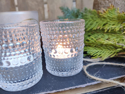 Lichtperle – eleganter Teelichthalter aus Glas in Perlenoptik