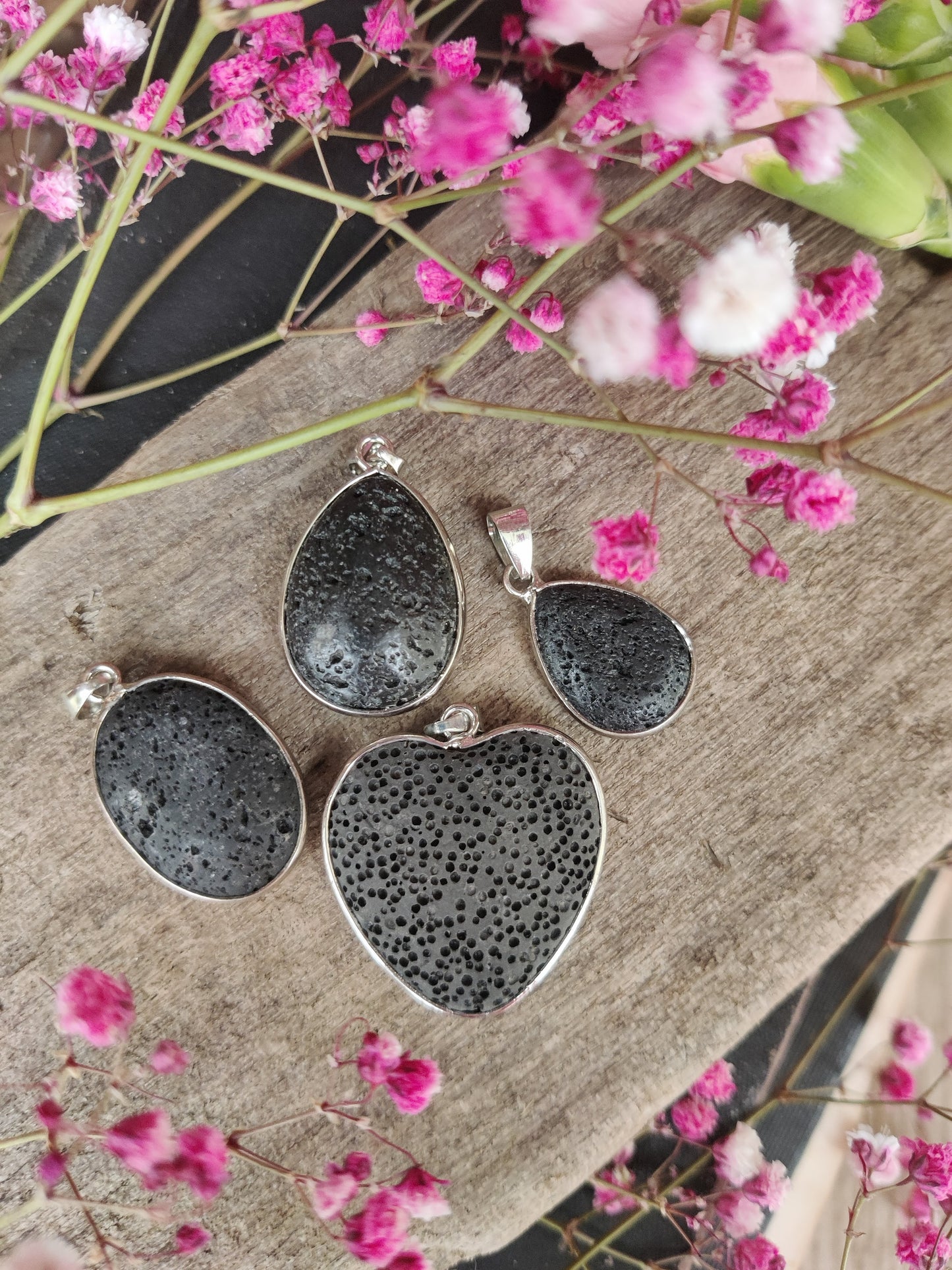 Lavastein-Anhänger – Herz, Tropfen oder Oval – Schmuck & natürlicher Diffuser in einem