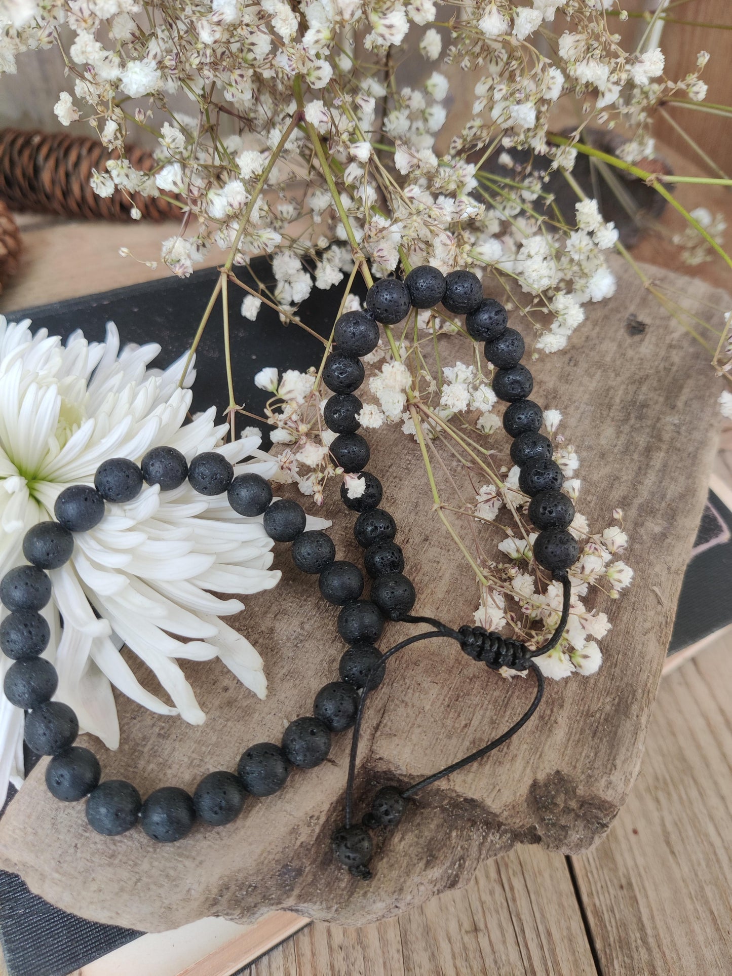 Armband „StoneGlow“ – natürlicher Lavastein trifft Duft & Stil für jeden Tag