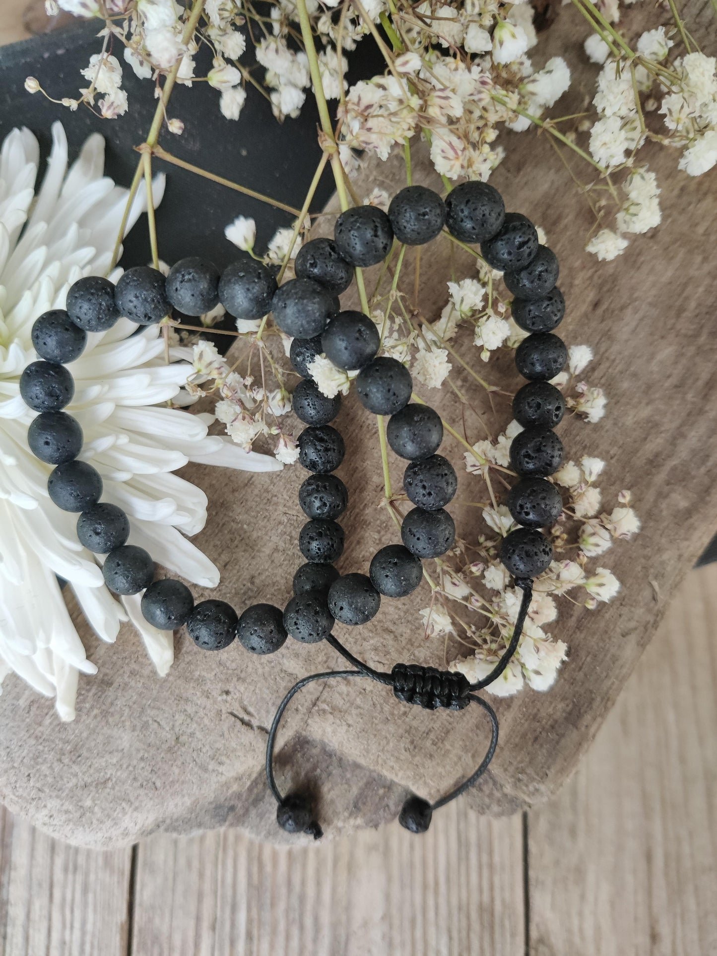 Armband „StoneGlow“ – natürlicher Lavastein trifft Duft & Stil für jeden Tag