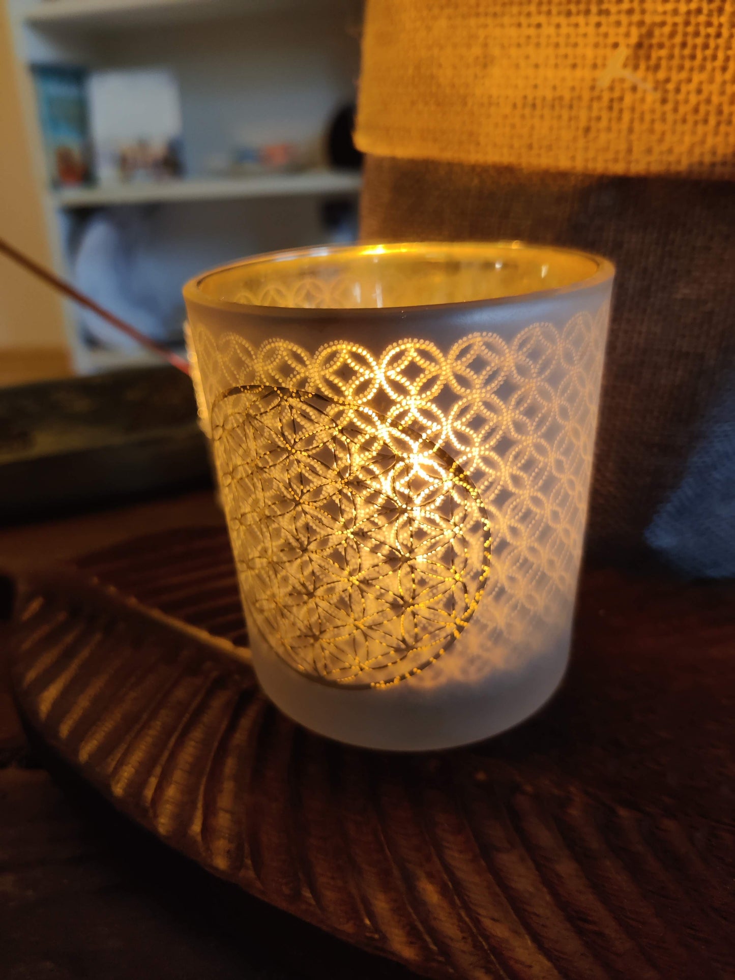Sacred Glow – Teelichtglas mit der Blume des Lebens
