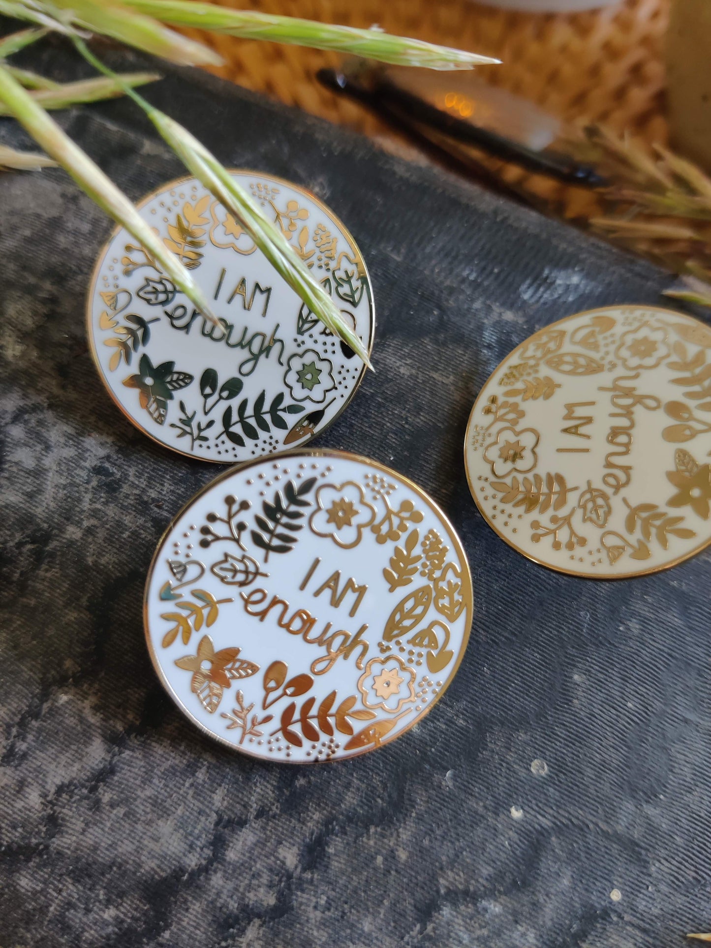 Emaille-Pin „I am enough“ – Dein tägliches Statement für Selbstliebe