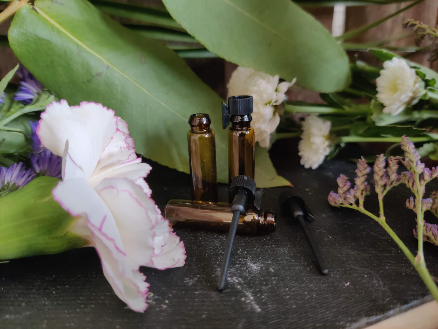 Basic Braun – 1ml Probeflasche mit schwarzem Verschluss