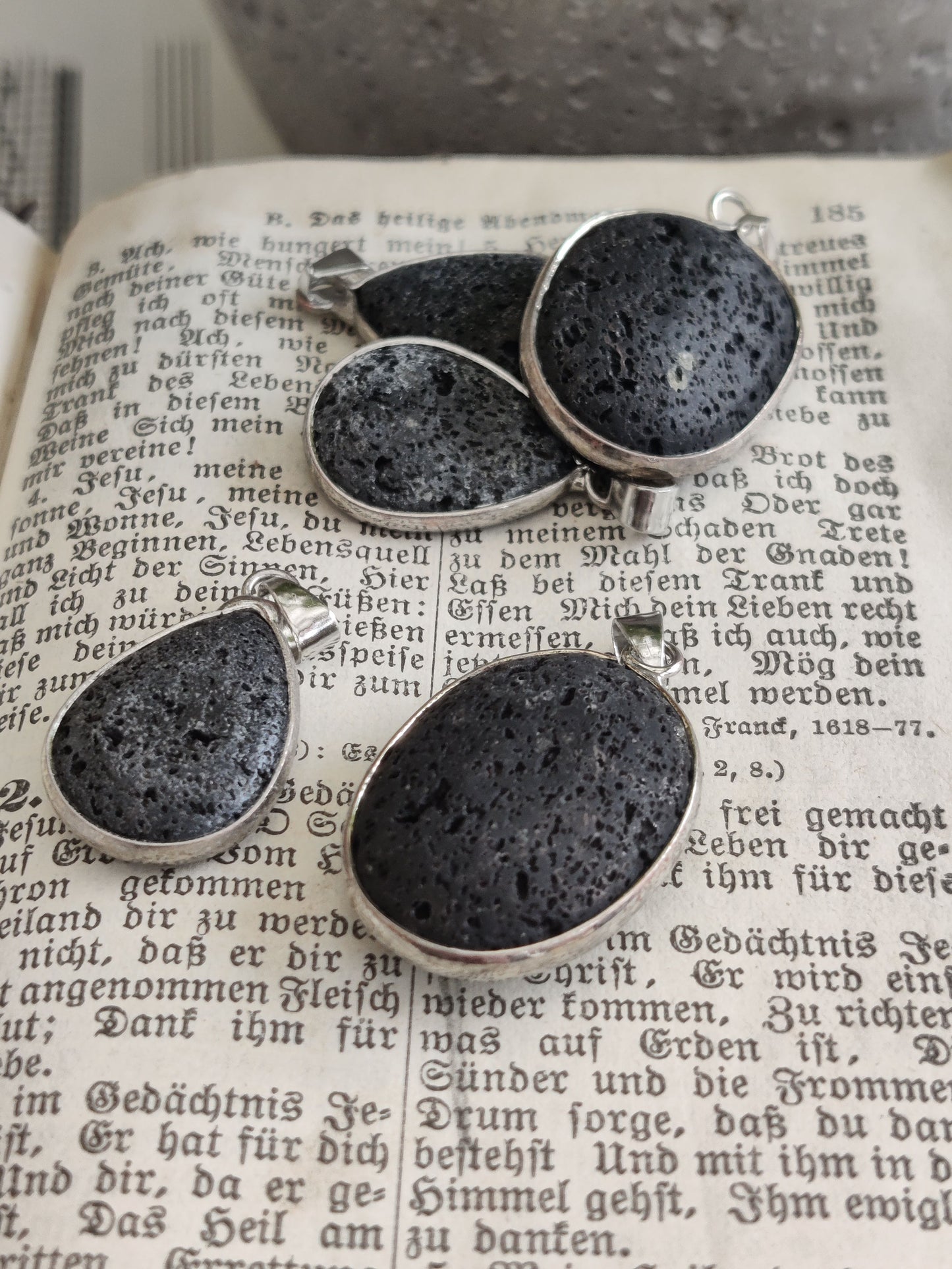 Lavastein-Anhänger – Herz, Tropfen oder Oval – Schmuck & natürlicher Diffuser in einem