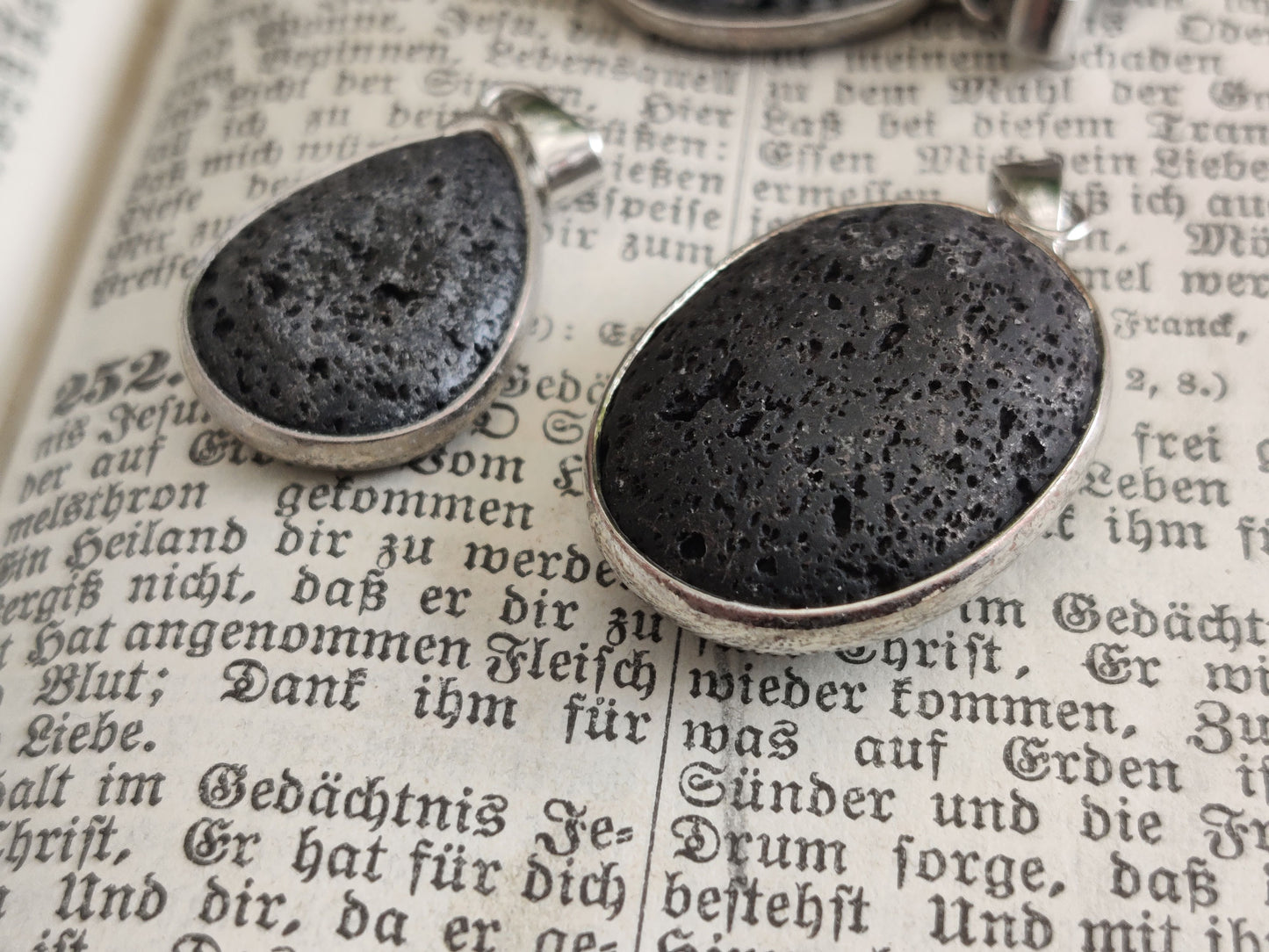 Lavastein-Anhänger – Herz, Tropfen oder Oval – Schmuck & natürlicher Diffuser in einem