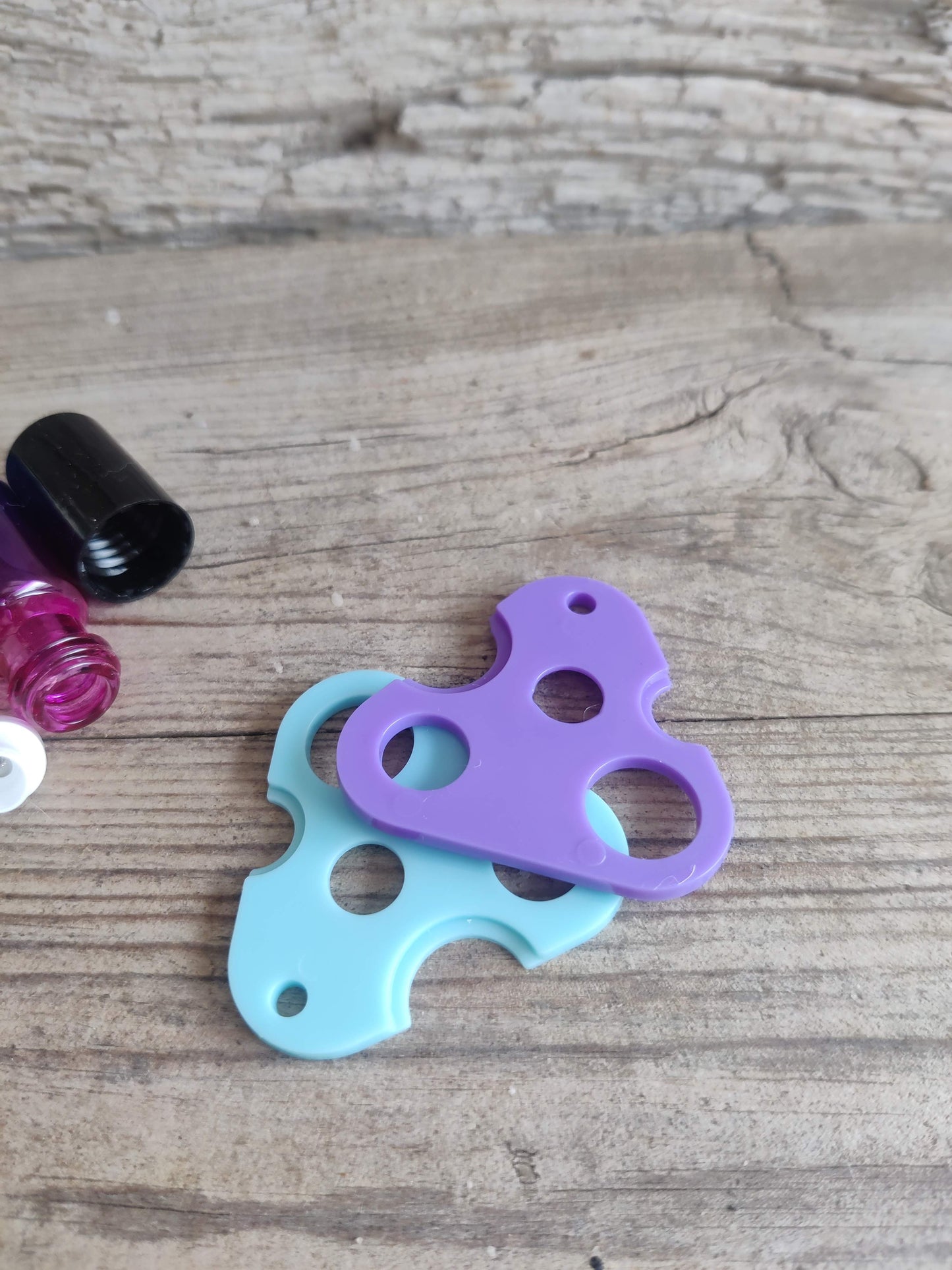 EasyOpen Lite – dreieckige Öffner-Karte im für Roll-Ons & Ölflaschen