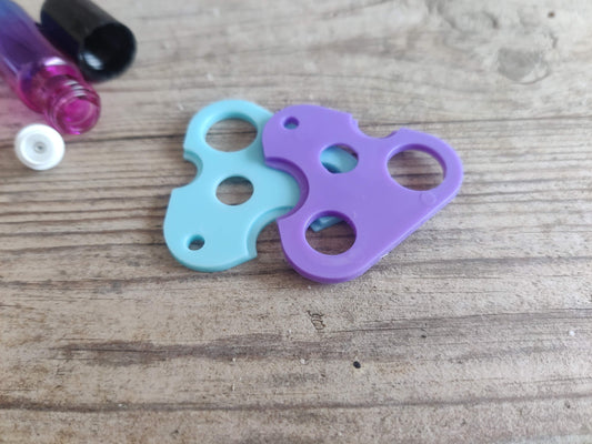 EasyOpen Lite – dreieckige Öffner-Karte im für Roll-Ons & Ölflaschen