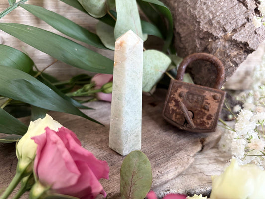 Aquamarin Obelisk – Bring Klarheit und Harmonie in dein Leben