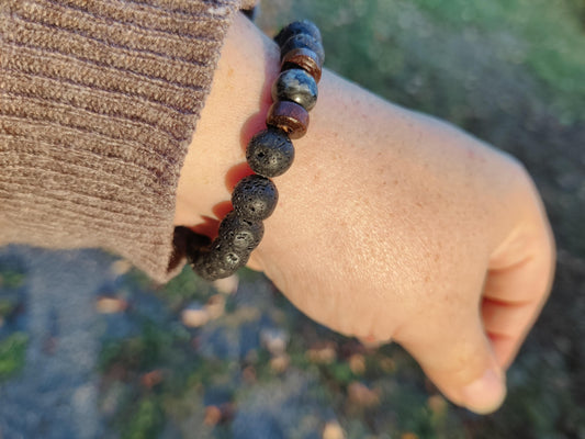 Lava-Stein-Armband – mit grauen und braunen Perlen als Blickfang