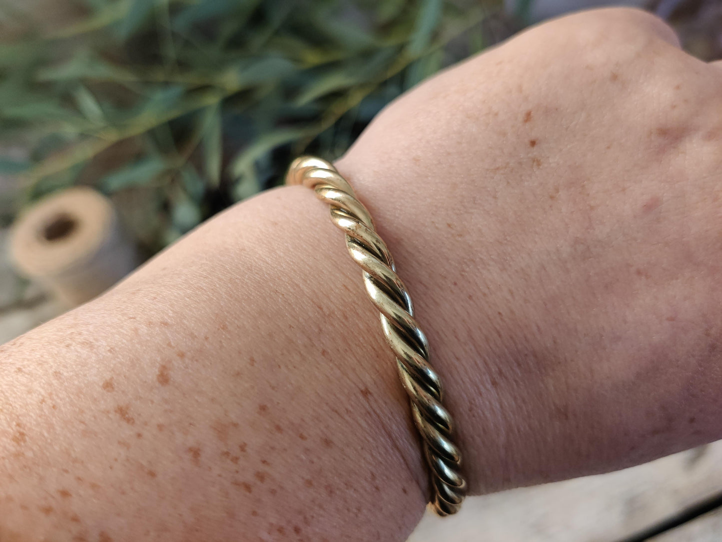 Gedrehtes Goldarmband – schlicht, anpassbar & wunderschön