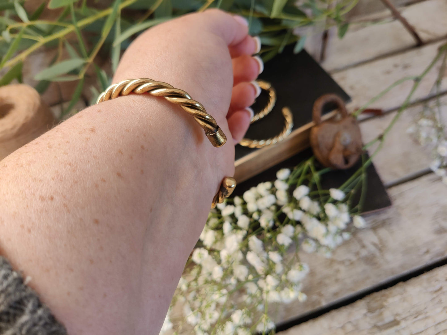 Gedrehtes Goldarmband – schlicht, anpassbar & wunderschön
