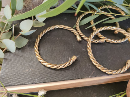 Gedrehtes Goldarmband – schlicht, anpassbar & wunderschön