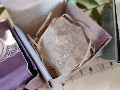 Heilsteine in kleiner Box - Amethyst, Bergkristall, Rosenquarz und Aquamarin