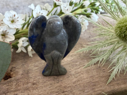 Edelstein-Engel Lapislazuli – Dein Begleiter für innere Ruhe & Klarheit