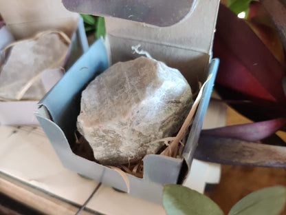 Heilsteine in kleiner Box - Amethyst, Bergkristall, Rosenquarz und Aquamarin