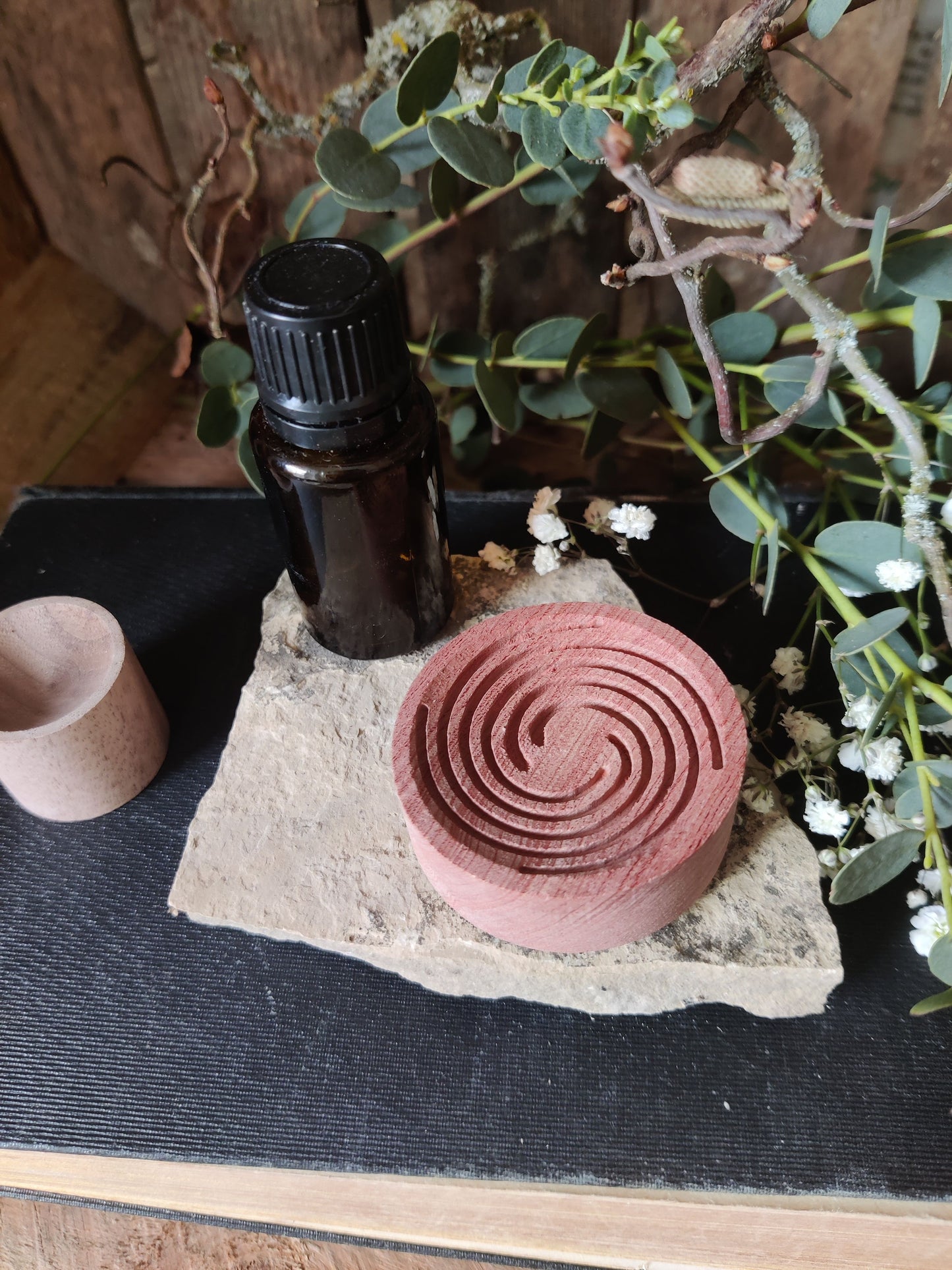 Natürlicher Duftgenuss mit dem Passivdiffuser aus Holz, als Spirale oder Kelch