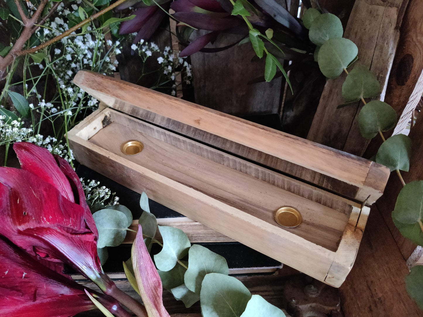 Holzhalter "Wave" mit Vorratsbox für Räucherstäbchen