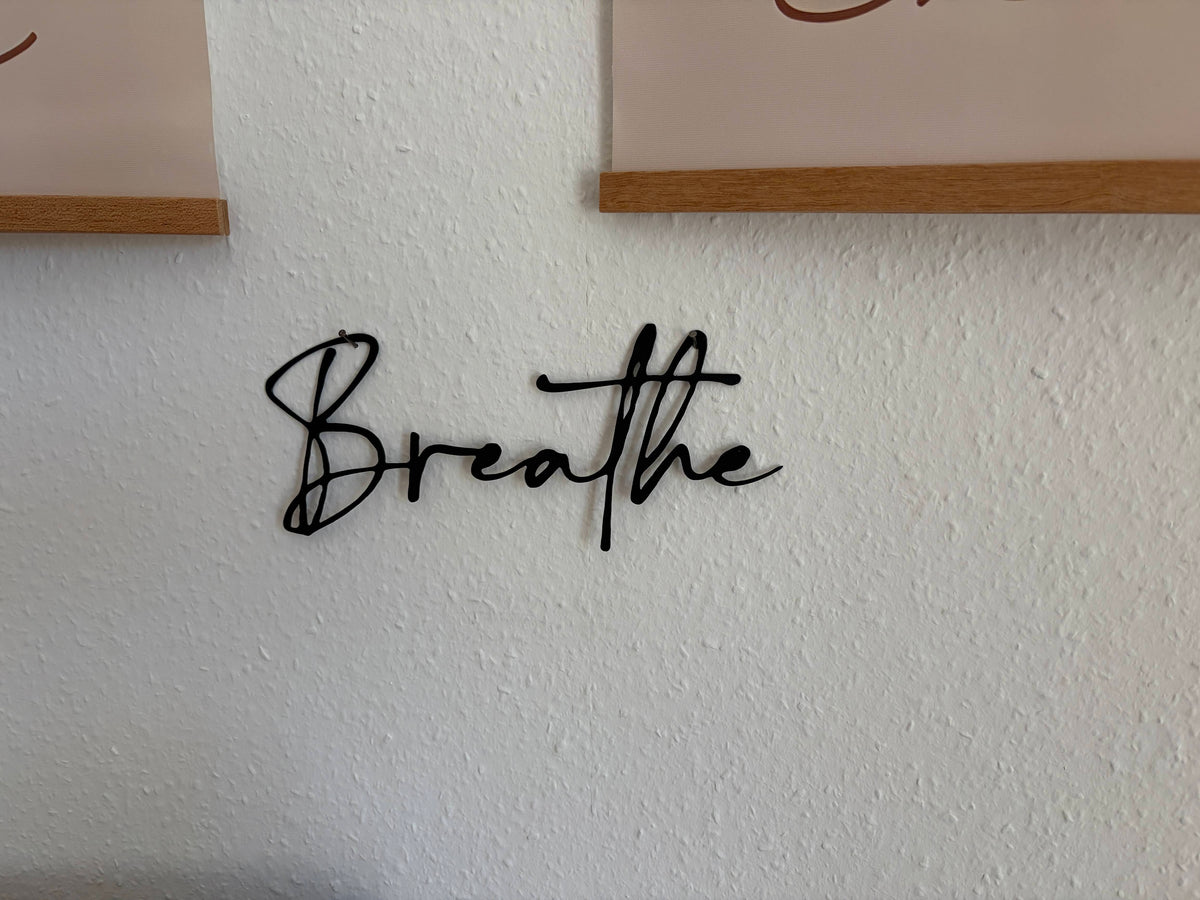 Tolle Deko: Eleganter Schriftzug aus Metall – Breathe
