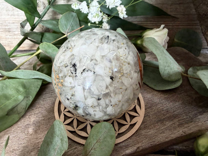 Orgonit Kugel Mondstein mit Mond – Harmonie und Intuition für deine Räume